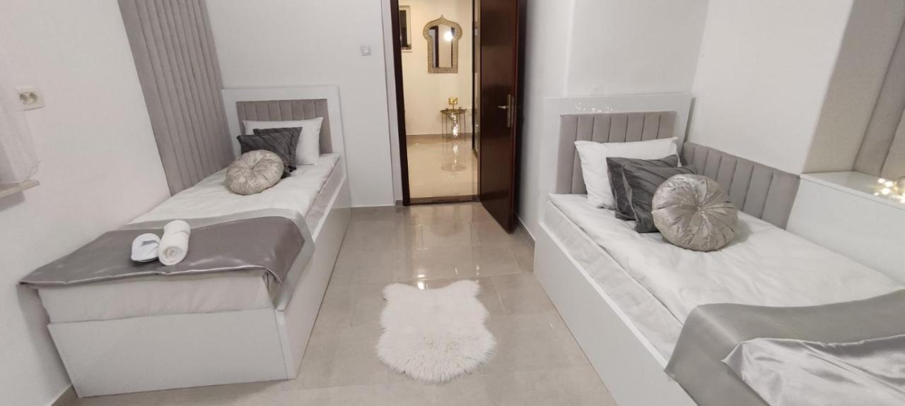 Vila Dzan SJJ Exterior foto